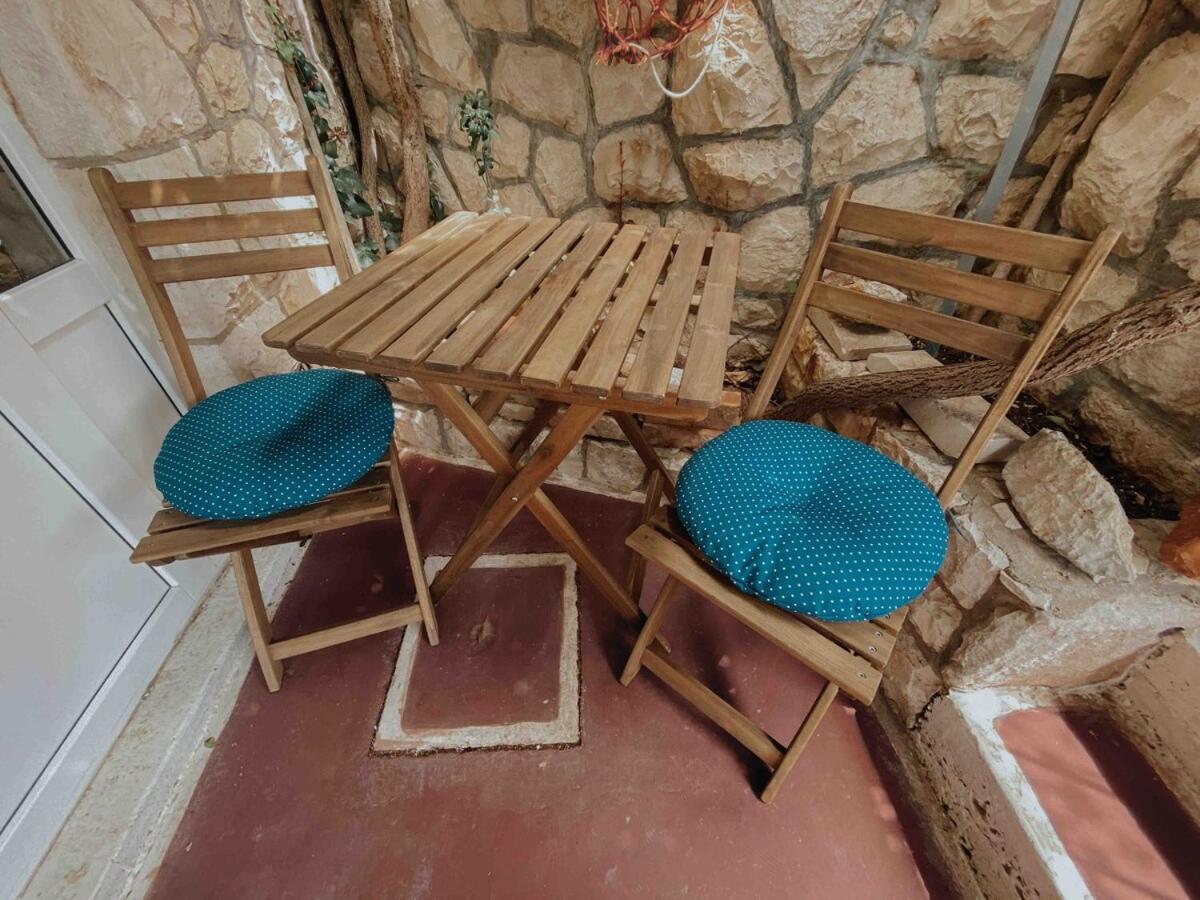 Hvar *